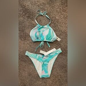 Aqua 
Women’s 2piece bathing suit 
Size Small